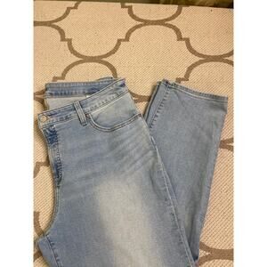 Chico’s SO Slimming Girlfriend Slim Leg Crop blue jeans,size: 14/Chicos size:2.5